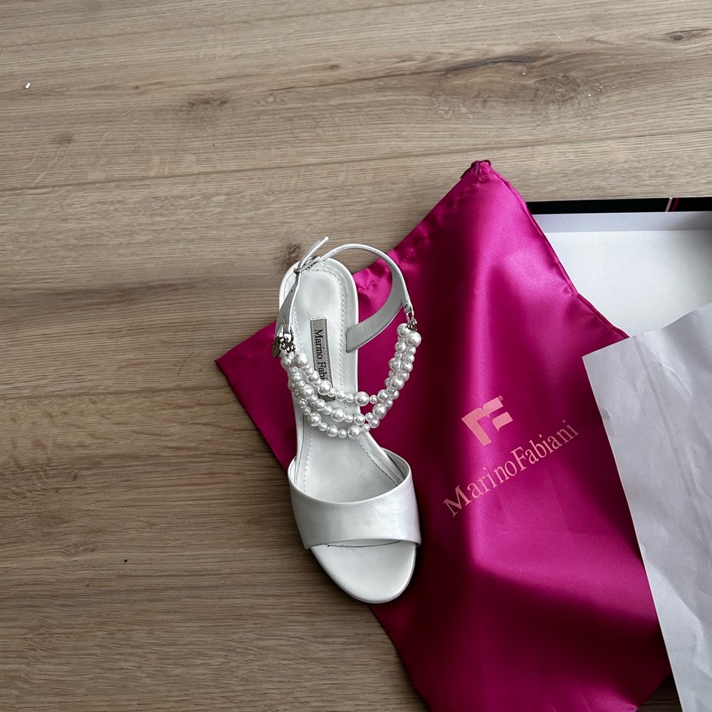 Elegant White Strappy Sandals with Medium Heel